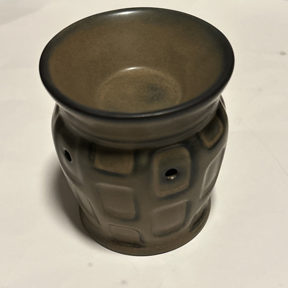 Scentsy "Strata" Portable Wall Plug-in Wax Warmer‎